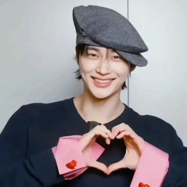 Behind-the-scenes cut of Byeon Wooseok