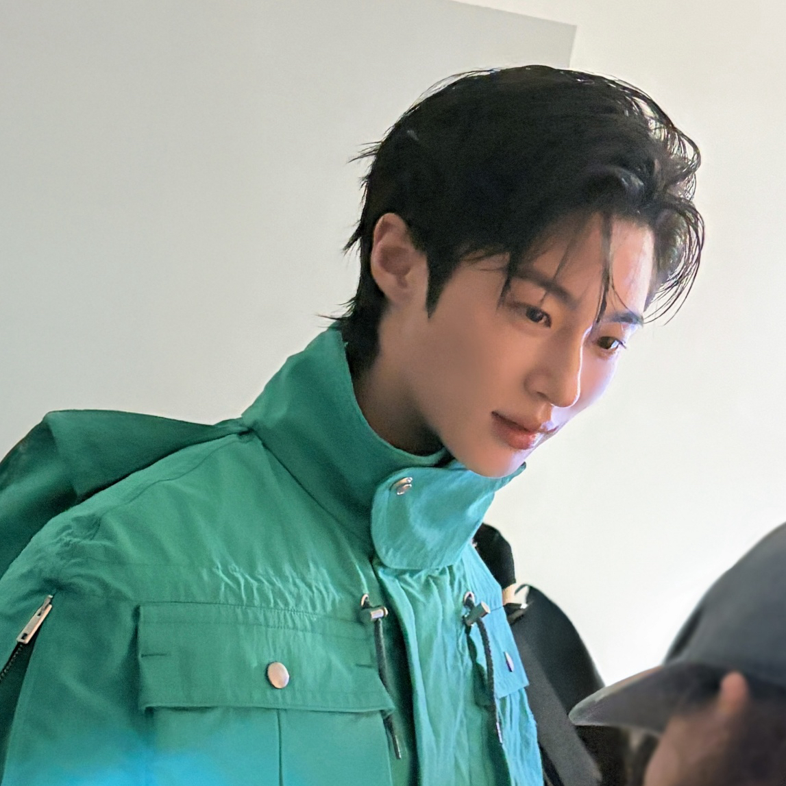 Behind-the-scenes cut of Byeon Wooseok