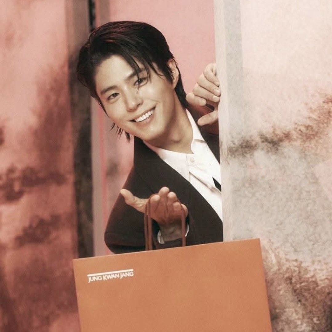 Behind-the-scenes cut of Park Bogum