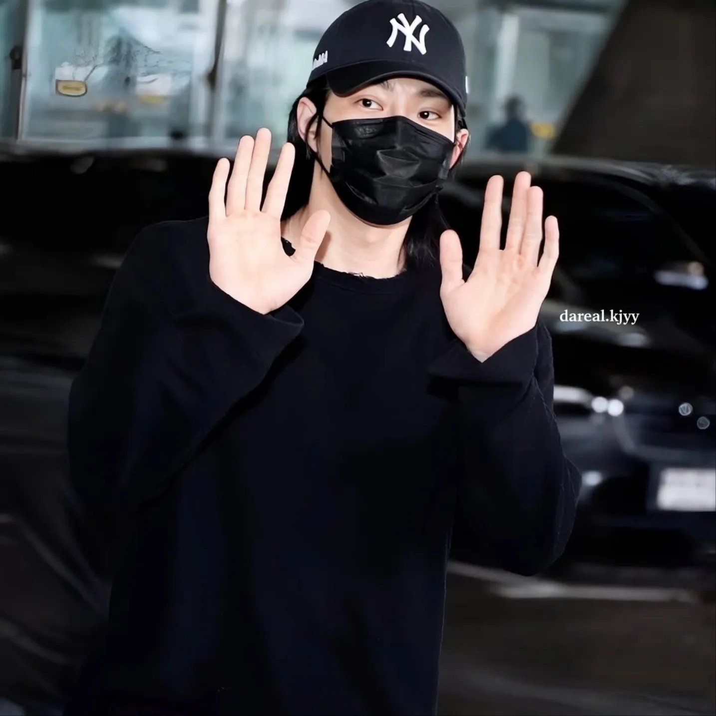 Behind-the-scenes cut of Kim Jaeyoung