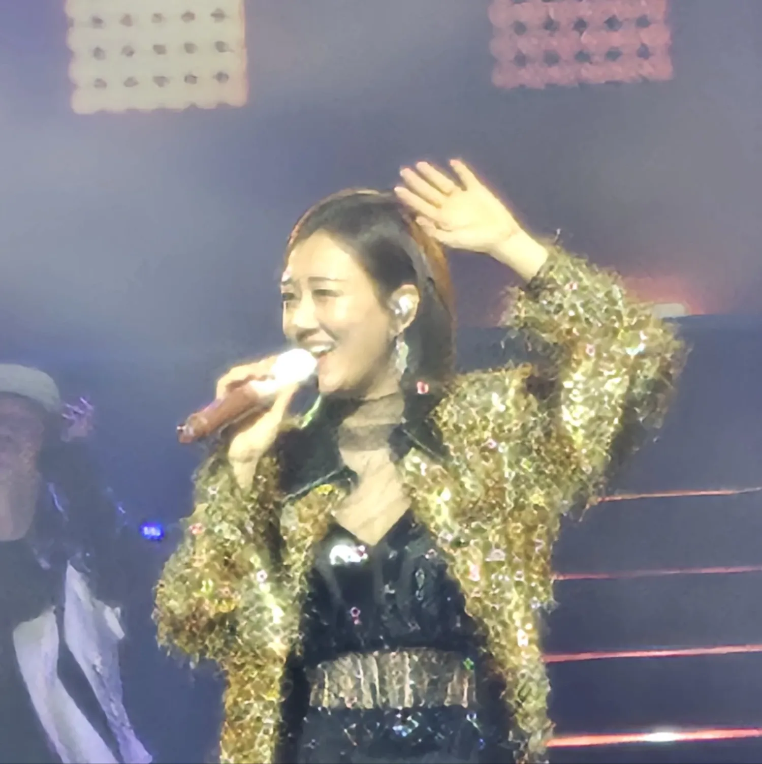 A moment captured by a fan of Jang Yoonjeong