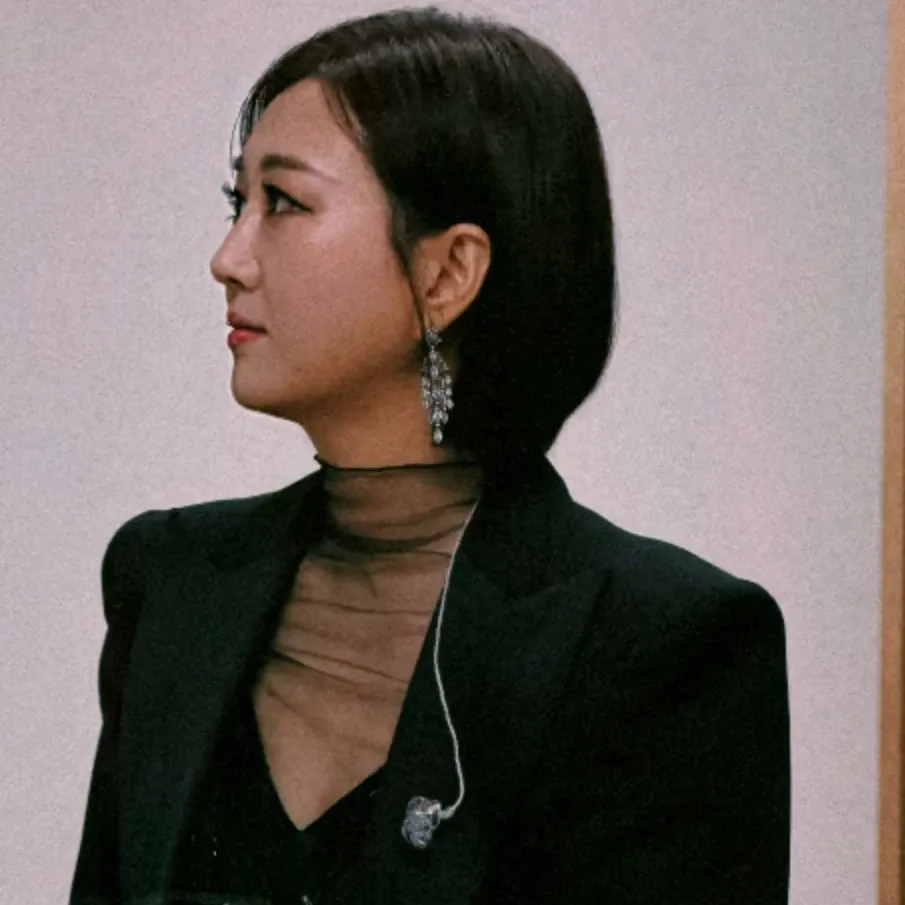 A moment captured by a fan of Jang Yoonjeong