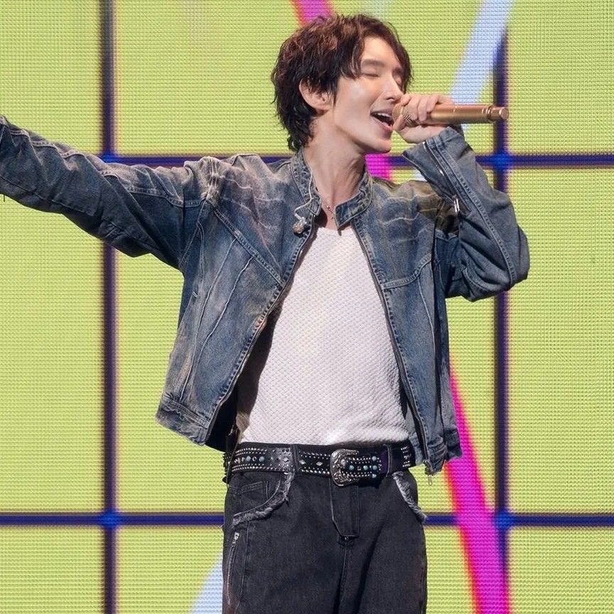 A moment captured by a fan of Lee Joongi