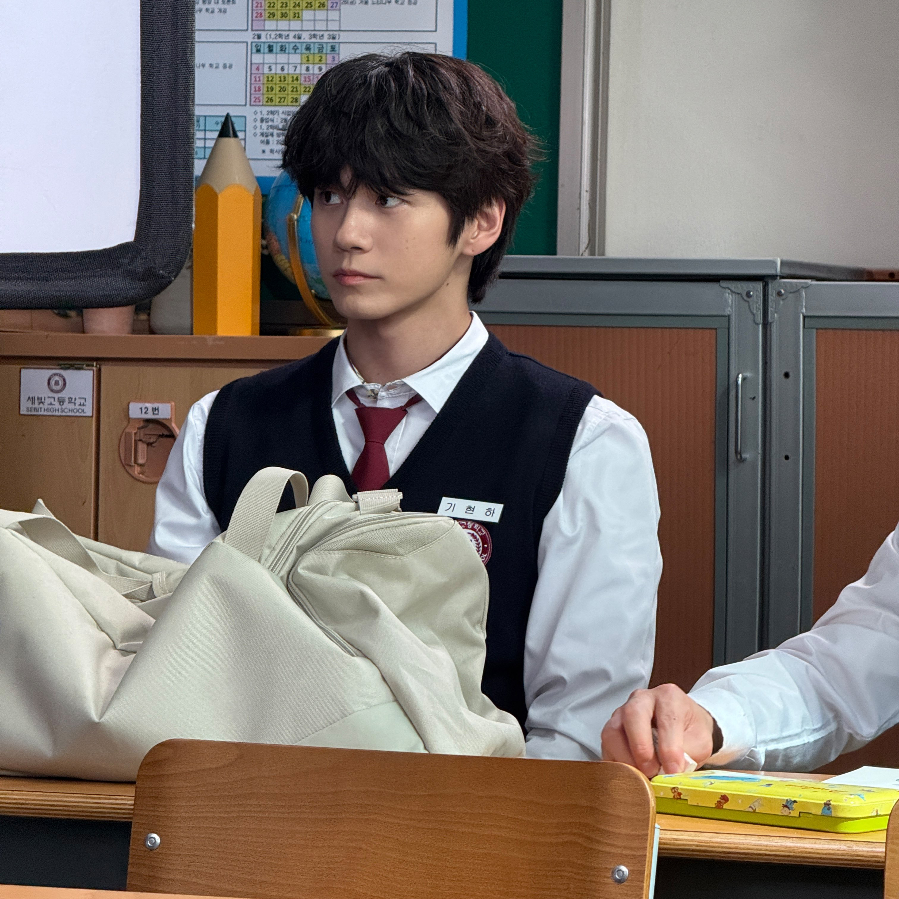 粉丝拍下的邕圣祐瞬间