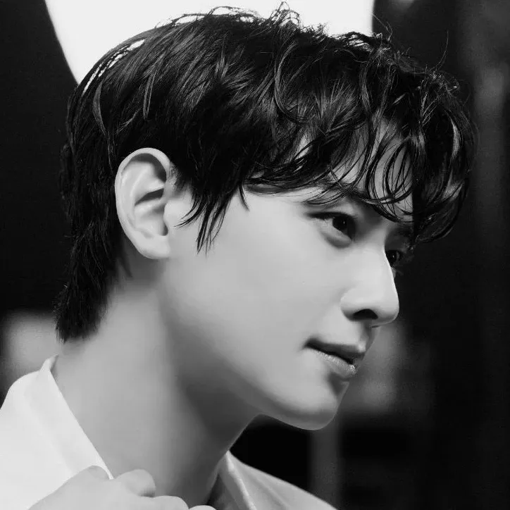 Latest photo of Cha Eunwoo