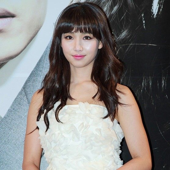 Behind-the-scenes cut of Lee Yuri