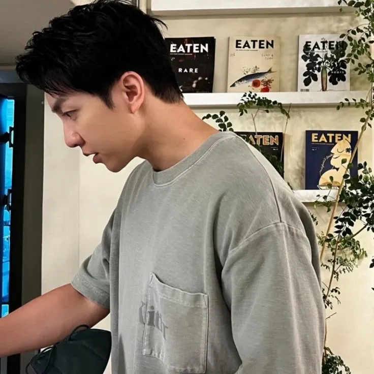 Foto terbaru dari Lee Seunggi