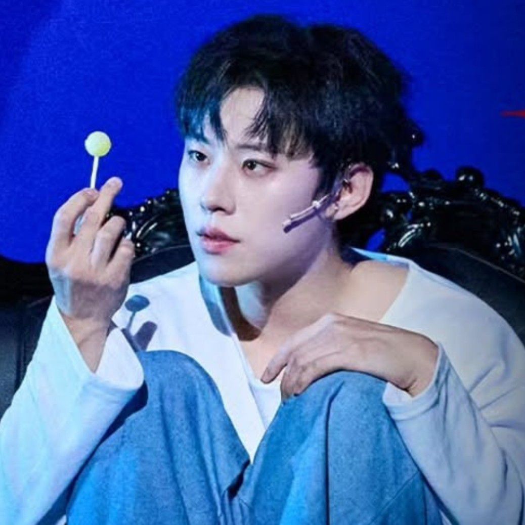 A moment captured by a fan of Kim Sungcheol