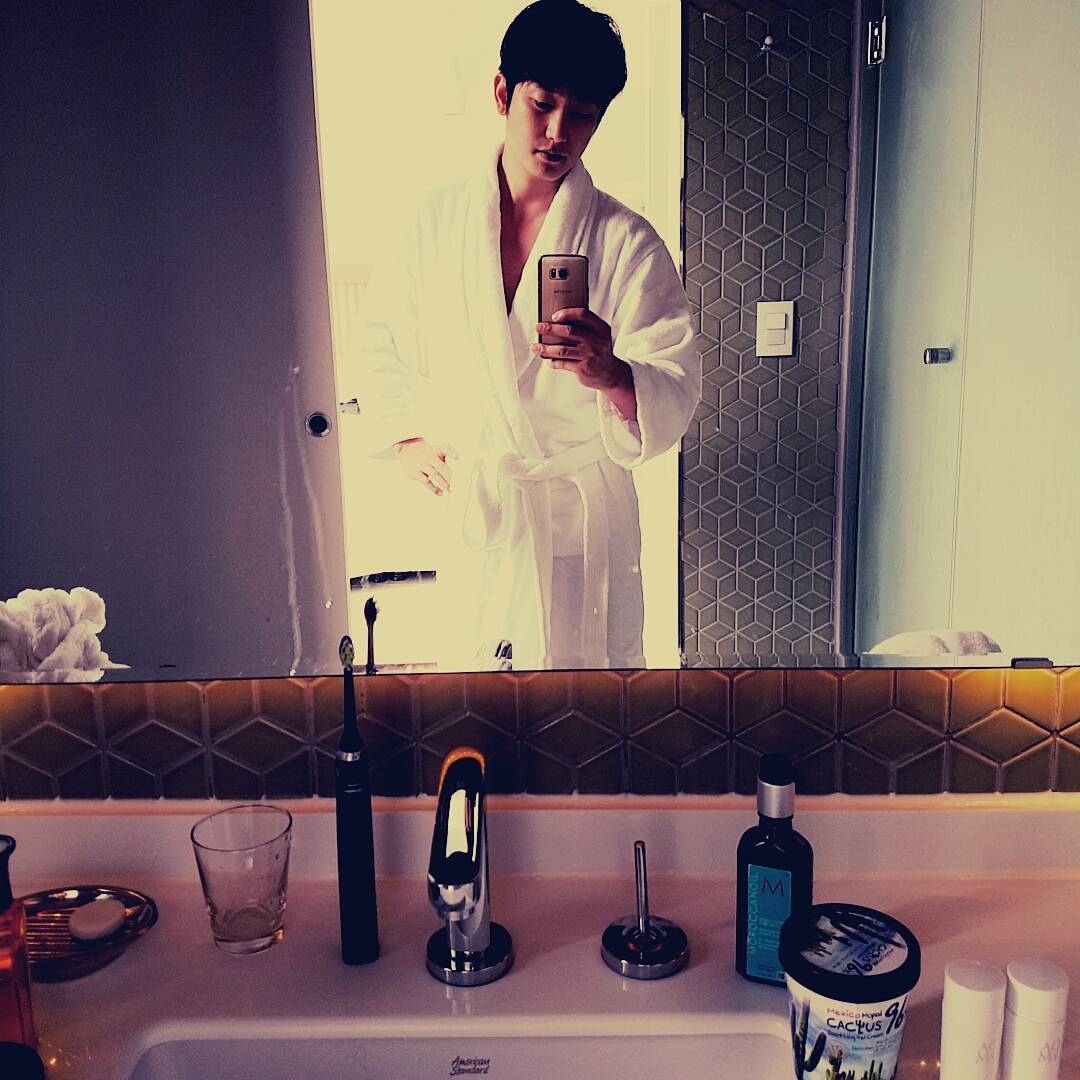 Behind-the-scenes cut of Park Sihoo