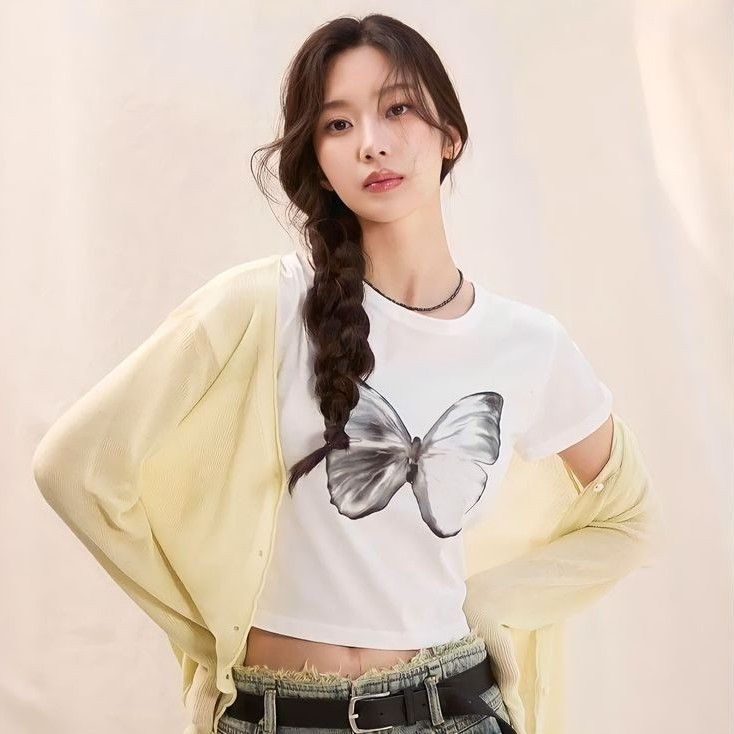 Behind-the-scenes cut of Mun Kayoung