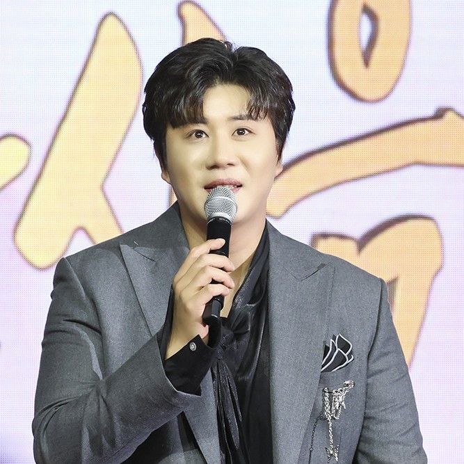 チン・ヘソンの最近の活動ショット