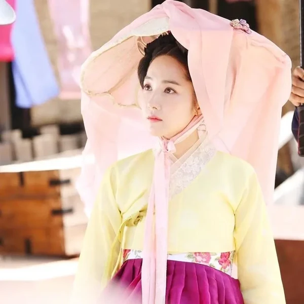 Today’s standout profile photo of Park Minyoung on Choeaedol Celeb