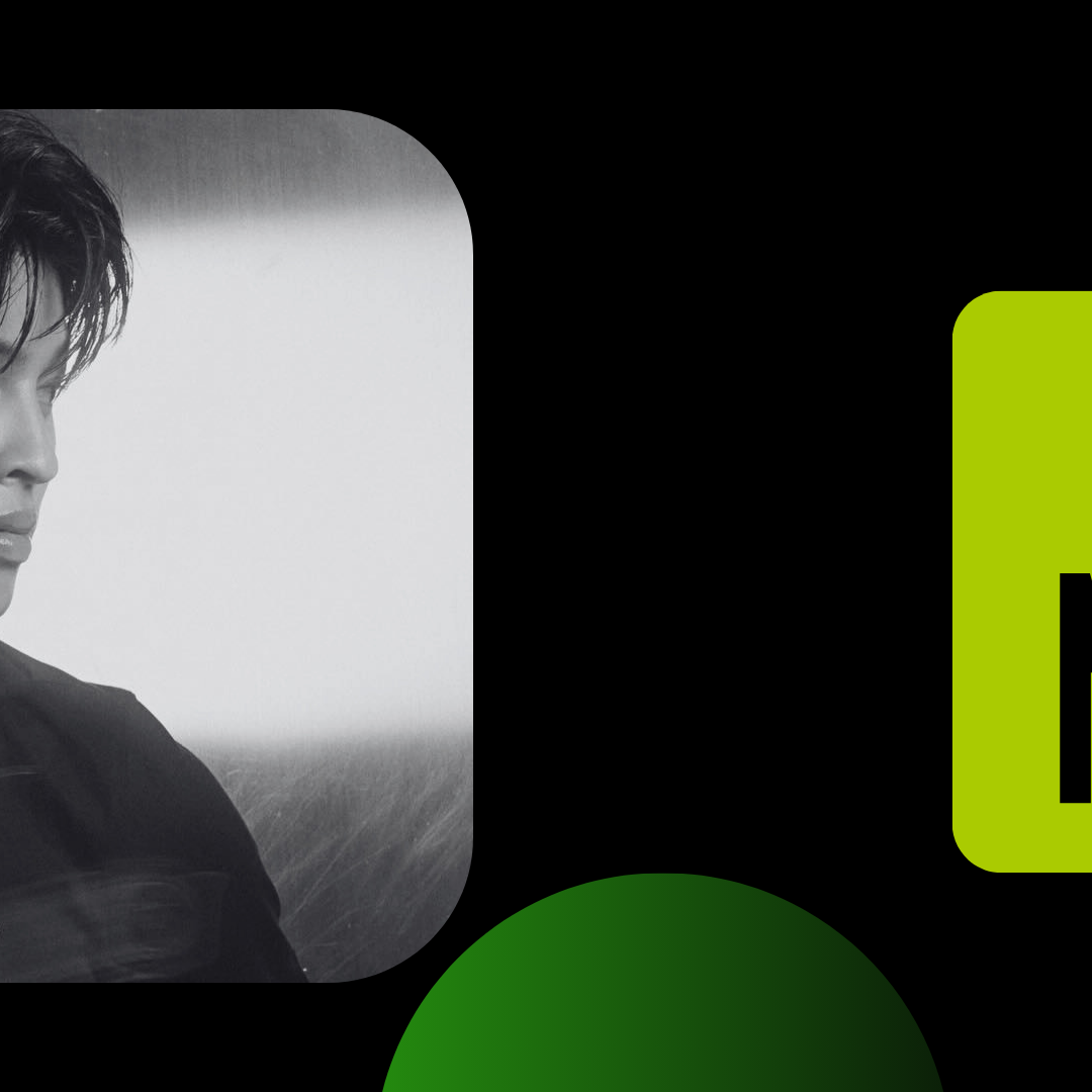 A moment captured by a fan of Pond Naravit Lertratkosum