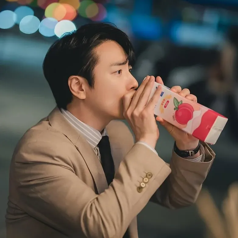 Behind-the-scenes cut of Lee Joonhyuk