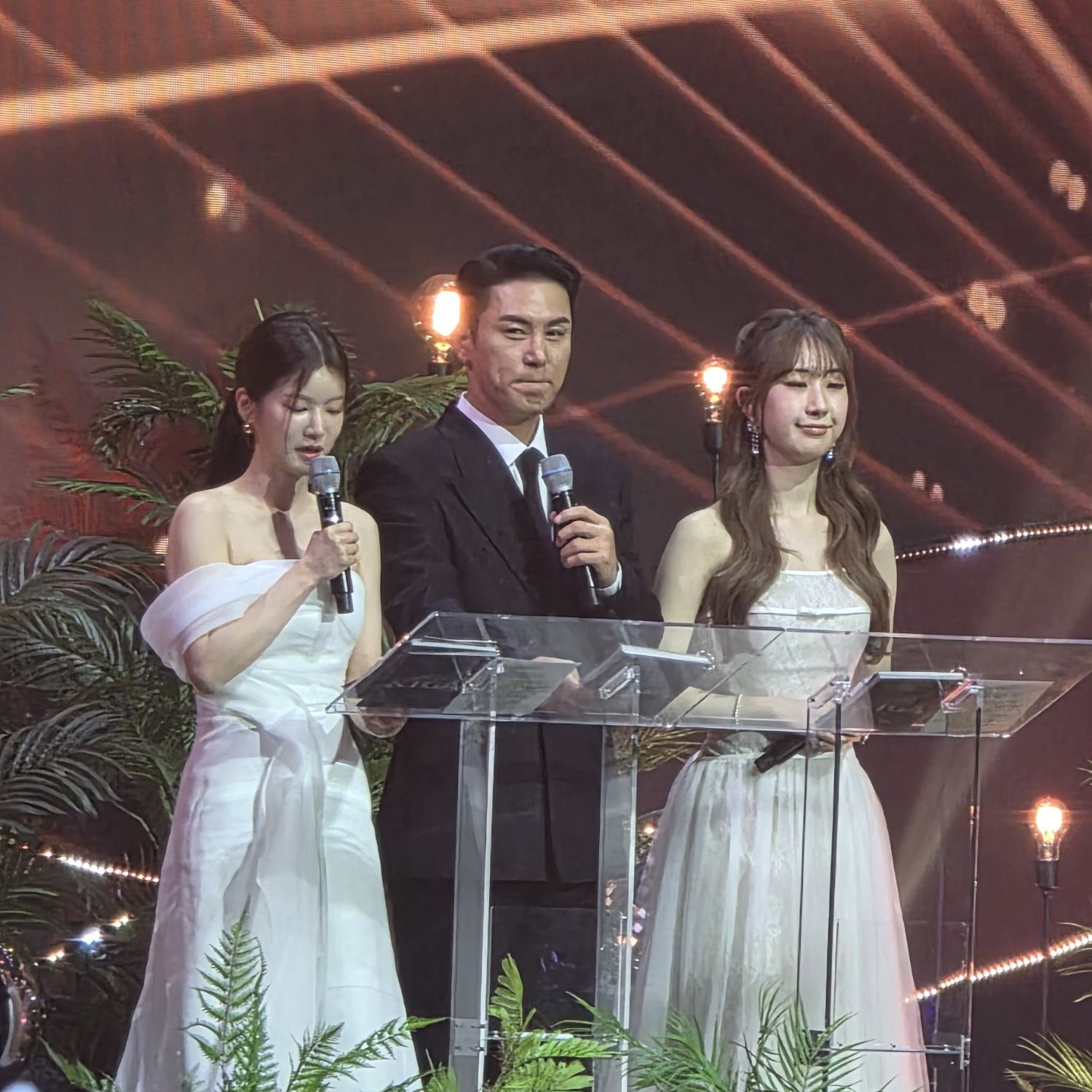 Cuplikan di balik layar dari Jeon Yujin