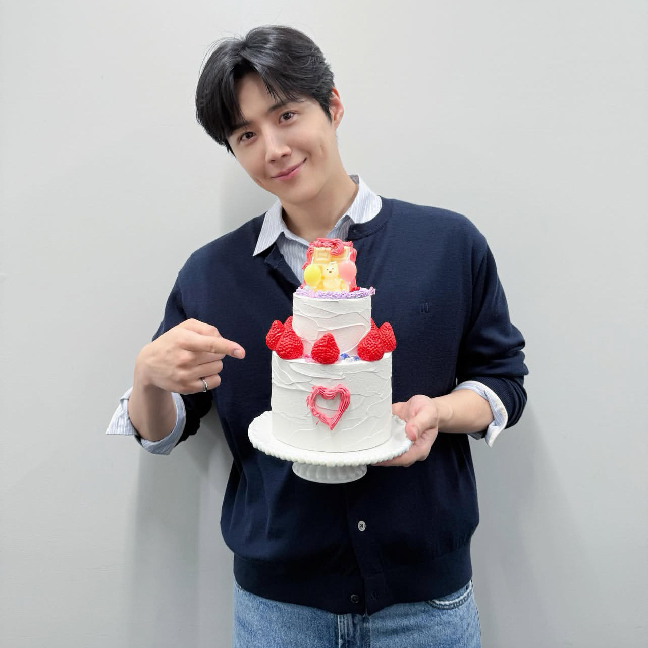 Behind-the-scenes cut of Kim Seonho