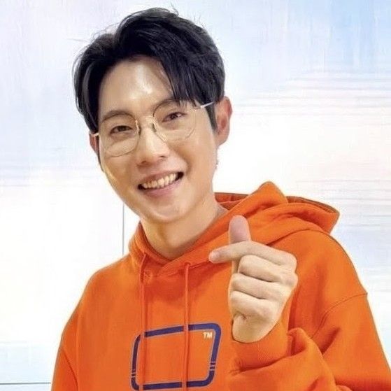 A moment captured by a fan of Son Taejin