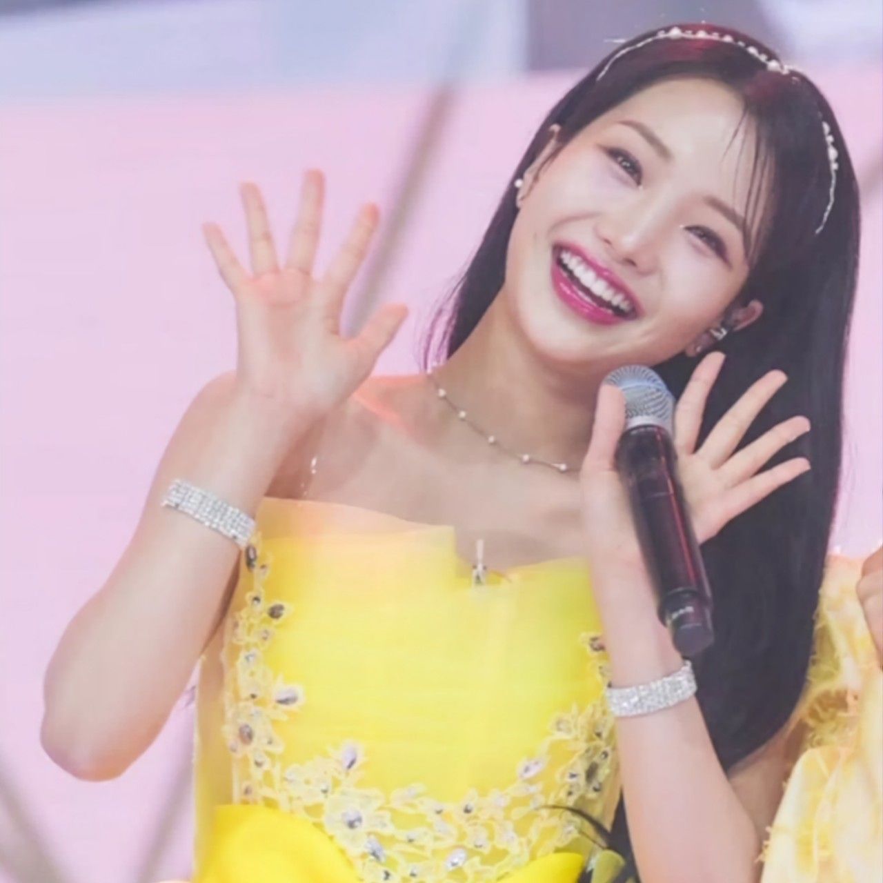 Behind-the-scenes cut of Kim Soyeon (2004)