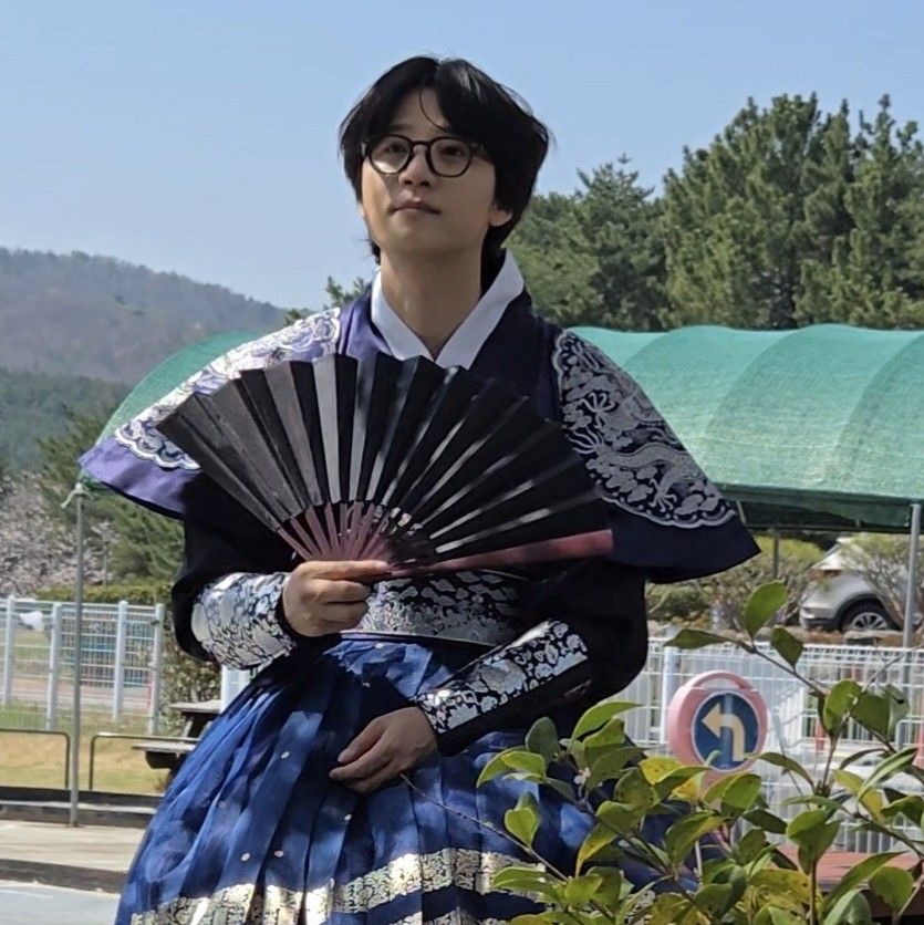 Latest photo of Park Jihoo (Mr. Trot 3)