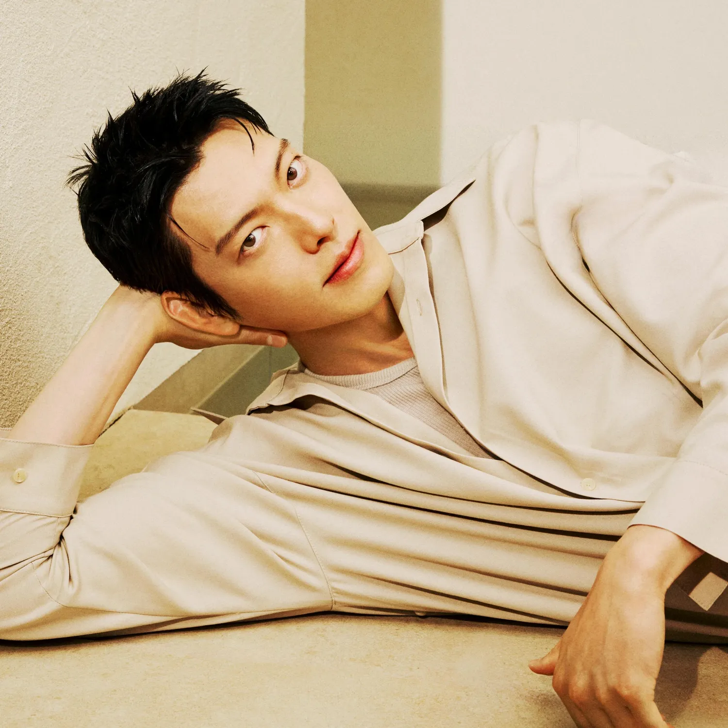 Behind-the-scenes cut of Kim Woobin