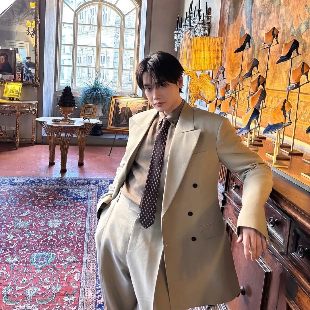 Recent activity shot of Lee Jongsuk