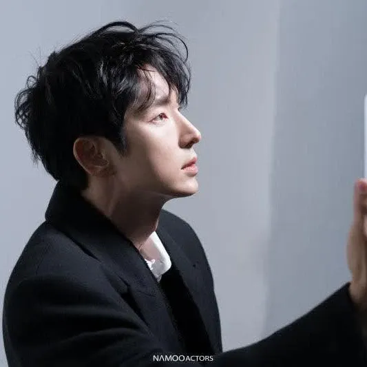 A moment captured by a fan of Lee Joongi