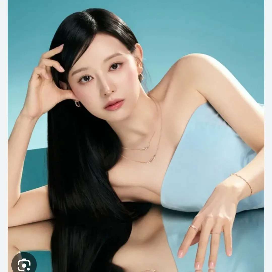 Behind-the-scenes cut of Kim Jiwon