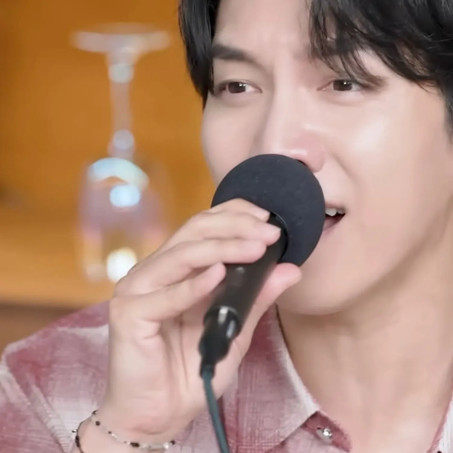 Momen yang diabadikan oleh penggemar Lee Seunggi