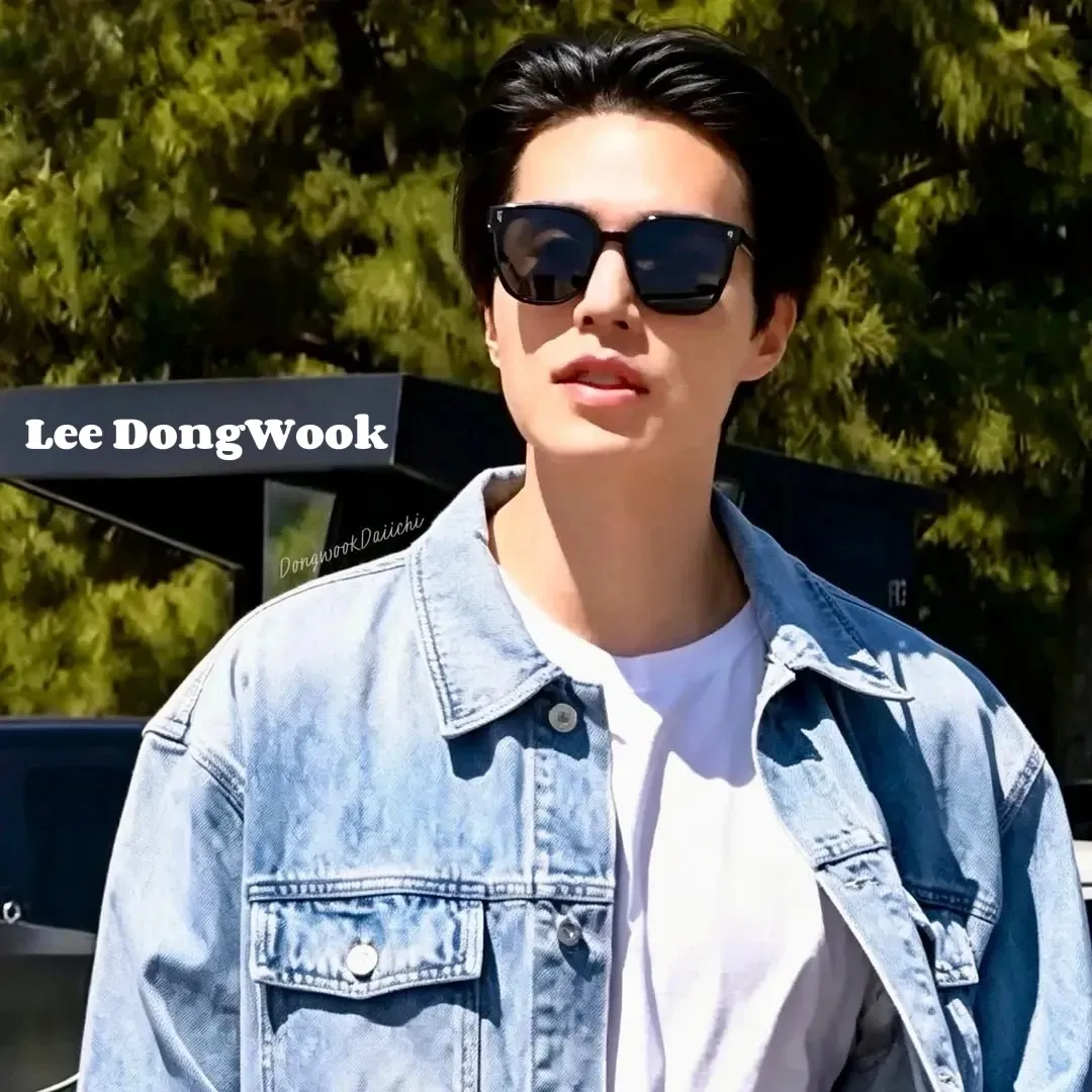 A moment captured by a fan of Lee Dongwook