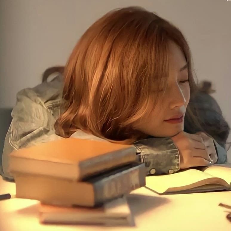 Behind-the-scenes cut of Moon Chaewon