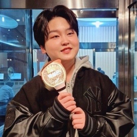 A moment captured by a fan of Park Sungon