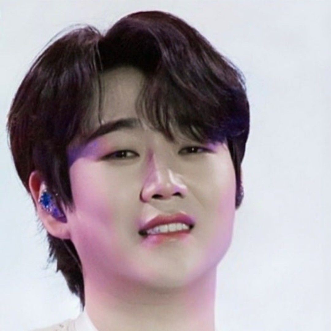 A moment captured by a fan of Hwang Youngwoong