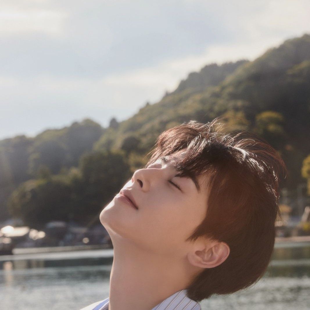 Latest photo of Cha Eunwoo