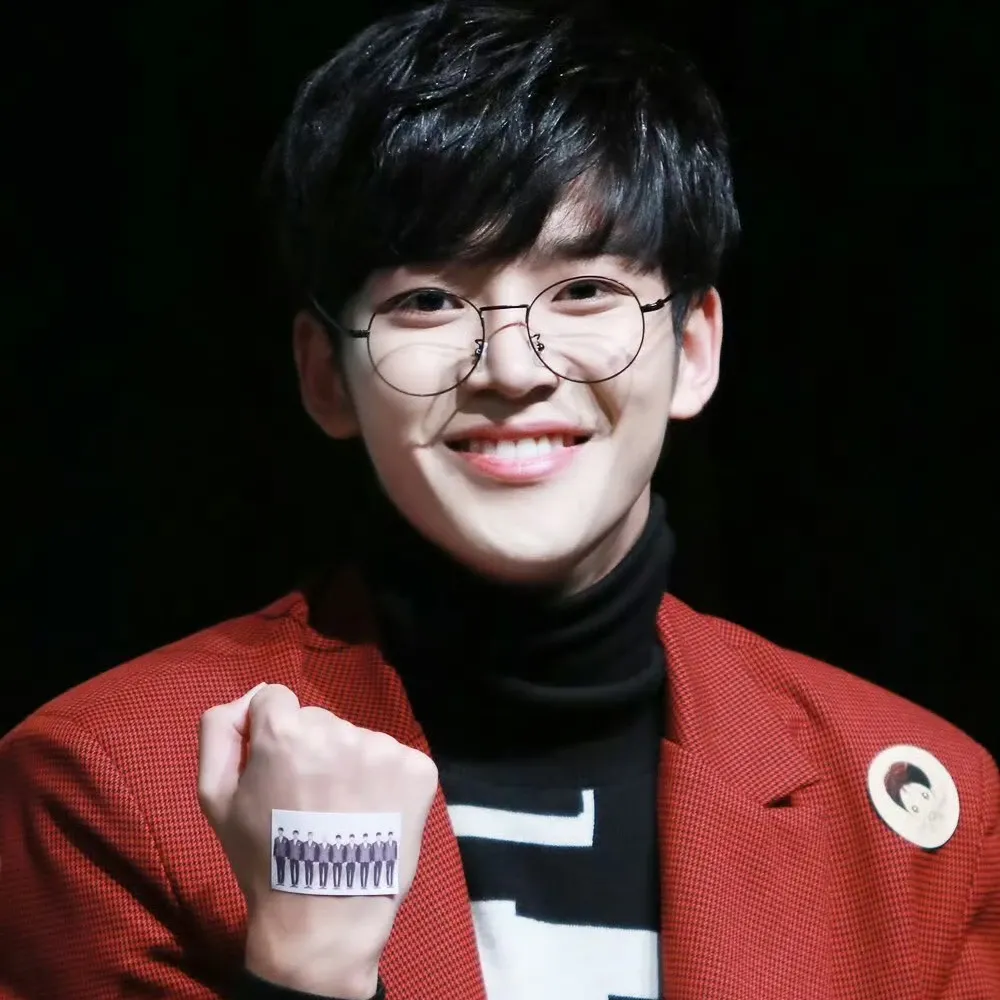 Foto kegiatan terbaru dari Rowoon
