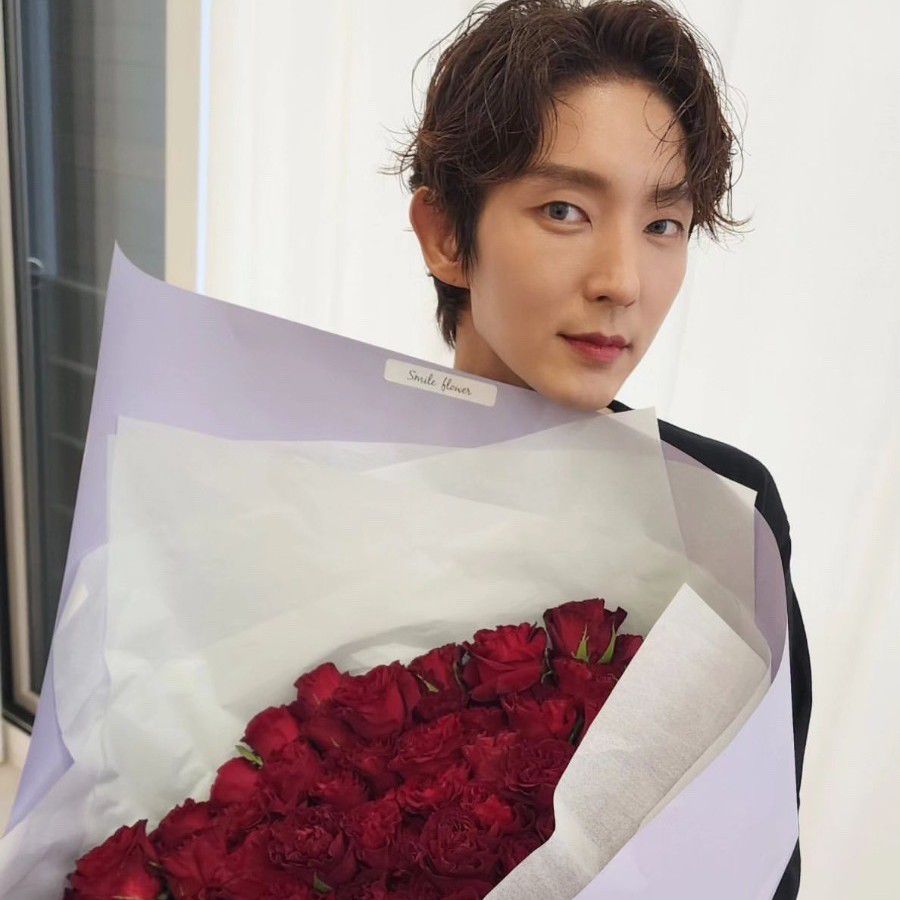 A moment captured by a fan of Lee Joongi