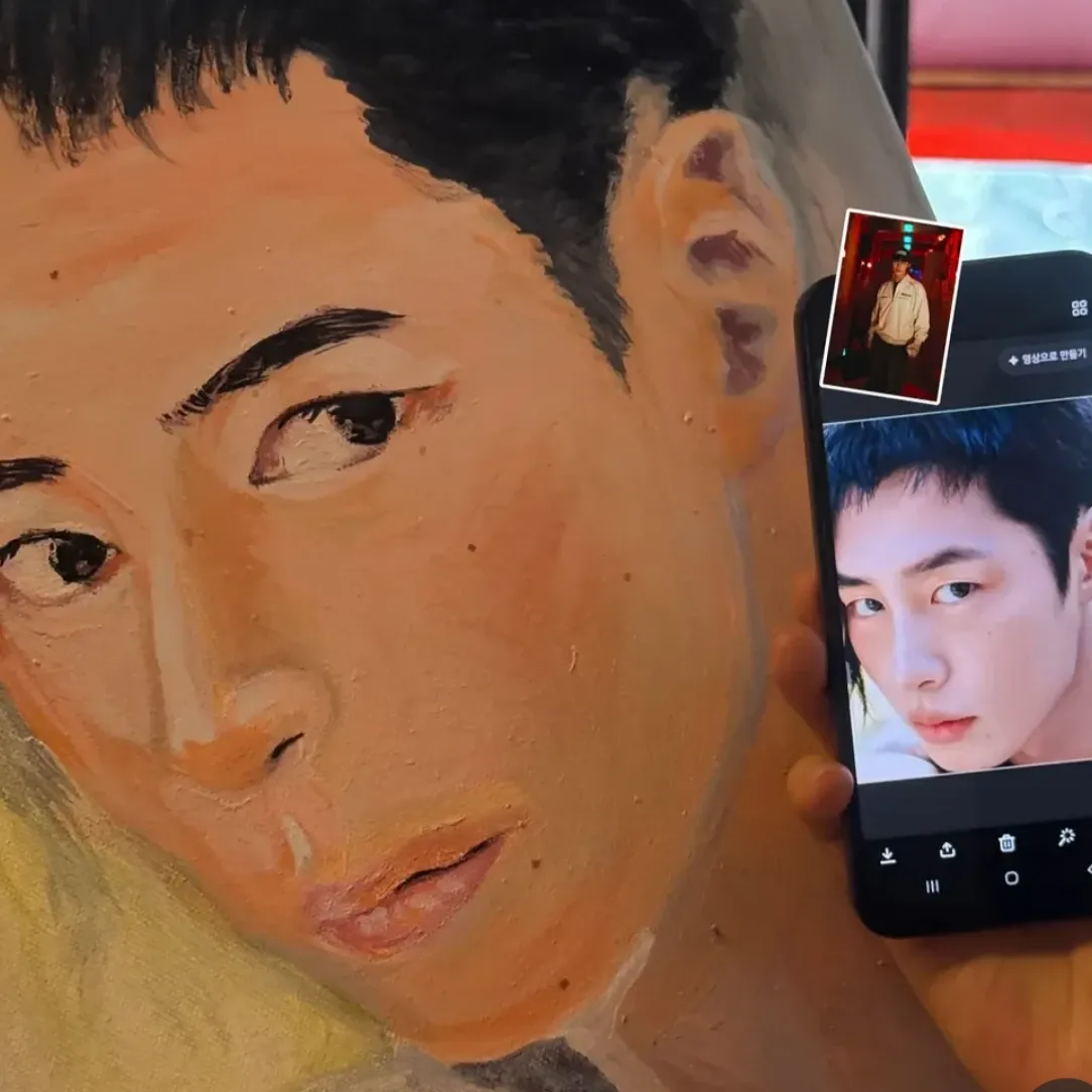 A moment captured by a fan of Lee Jaewook