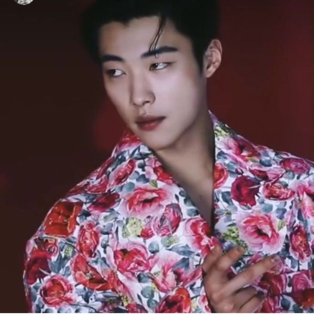 Behind-the-scenes cut of Woo Dohwan