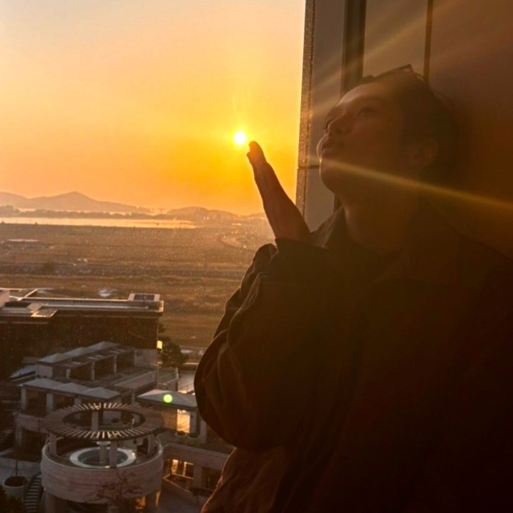 Behind-the-scenes cut of Rowoon