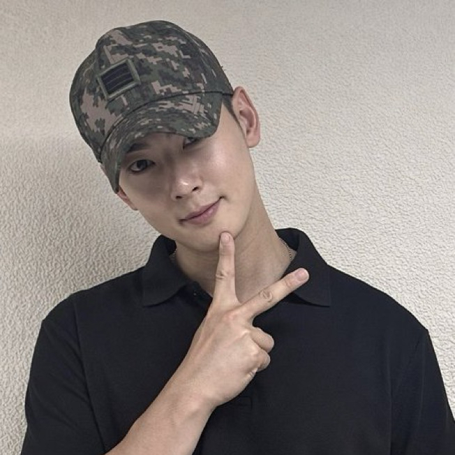 Recent activity shot of Cha Eunwoo
