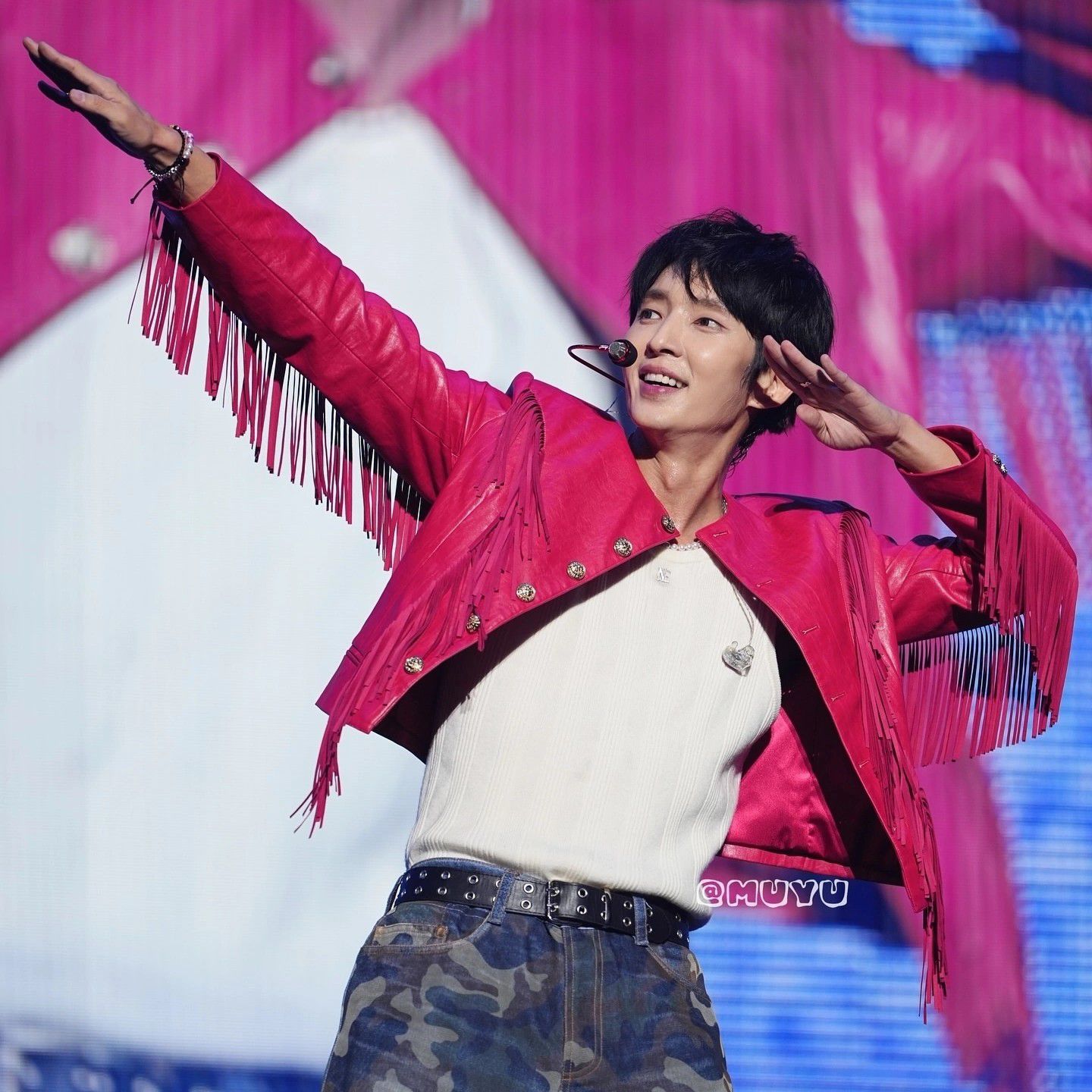 A moment captured by a fan of Lee Joongi