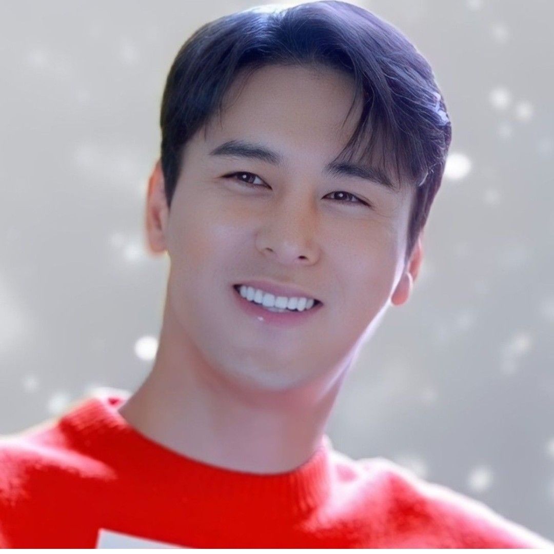 チャン・ミンホの最近の活動ショット