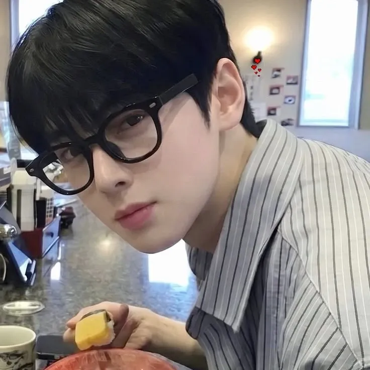 Recent activity shot of Cha Eunwoo