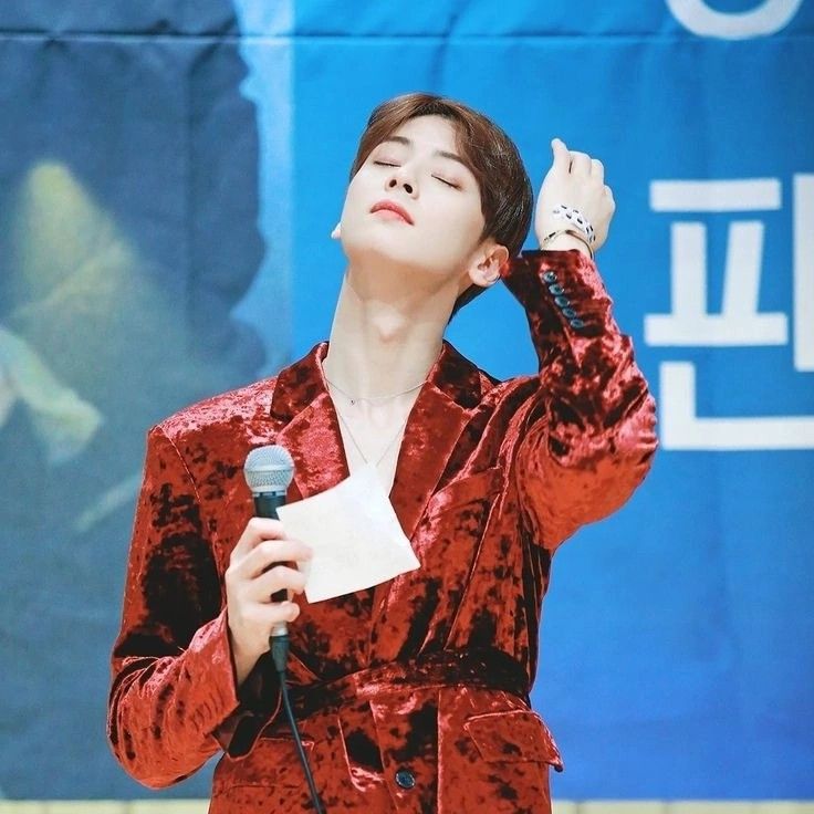 Recent activity shot of Cha Eunwoo