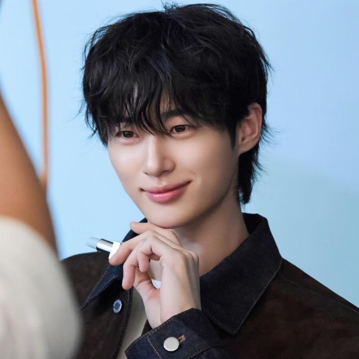 Behind-the-scenes cut of Byeon Wooseok