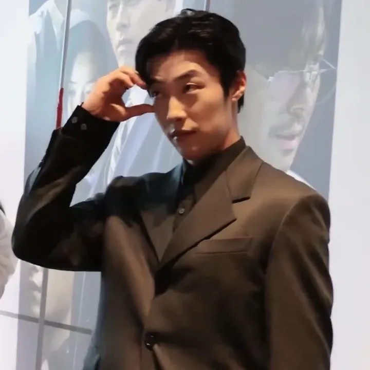 Behind-the-scenes cut of Woo Dohwan