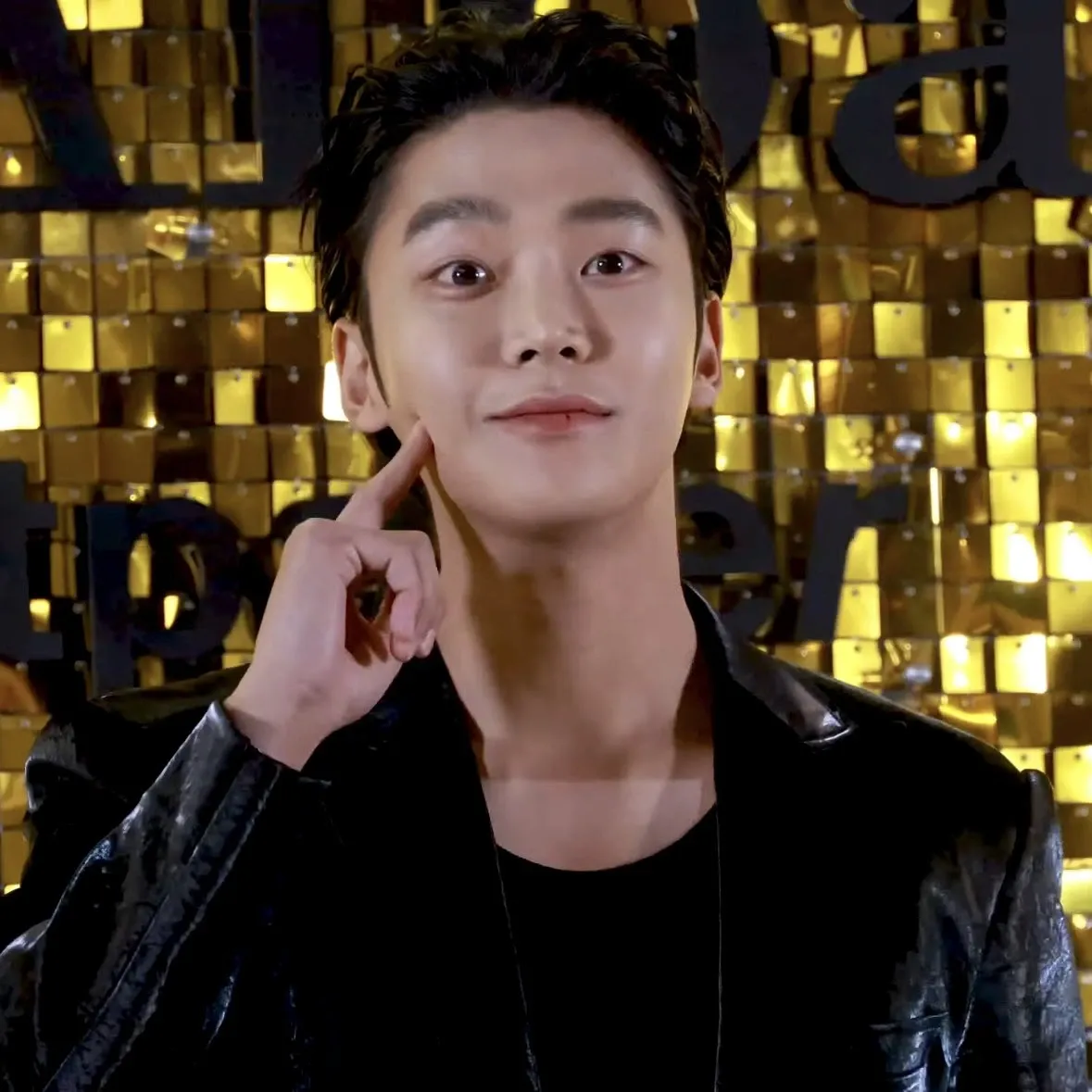 Foto kegiatan terbaru dari Rowoon