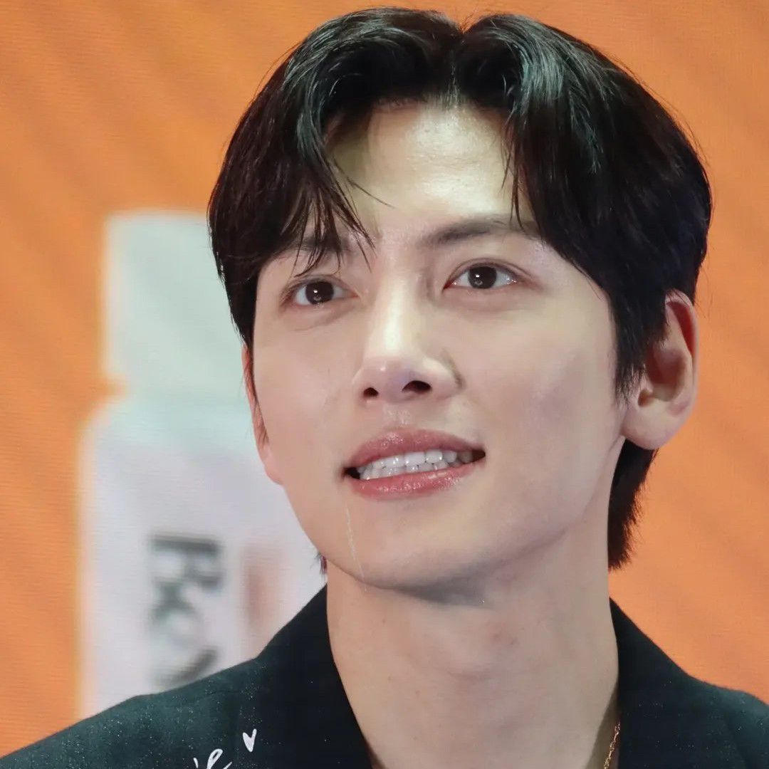 Behind-the-scenes cut of Ji Changwook