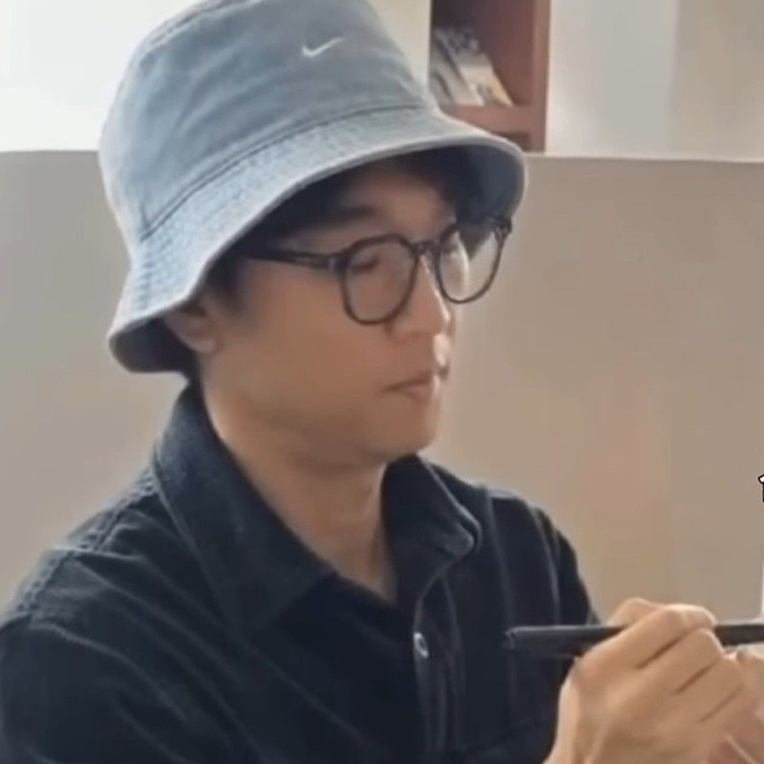 Recent activity shot of Bak Changgeun