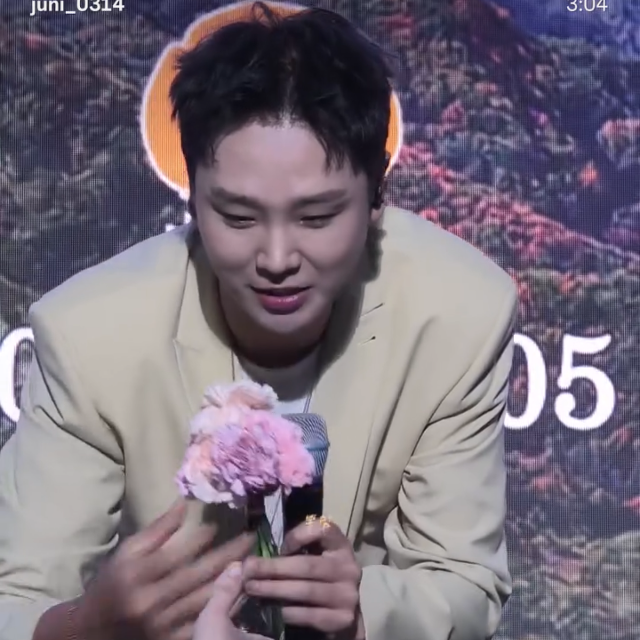 A moment captured by a fan of Song Minjun