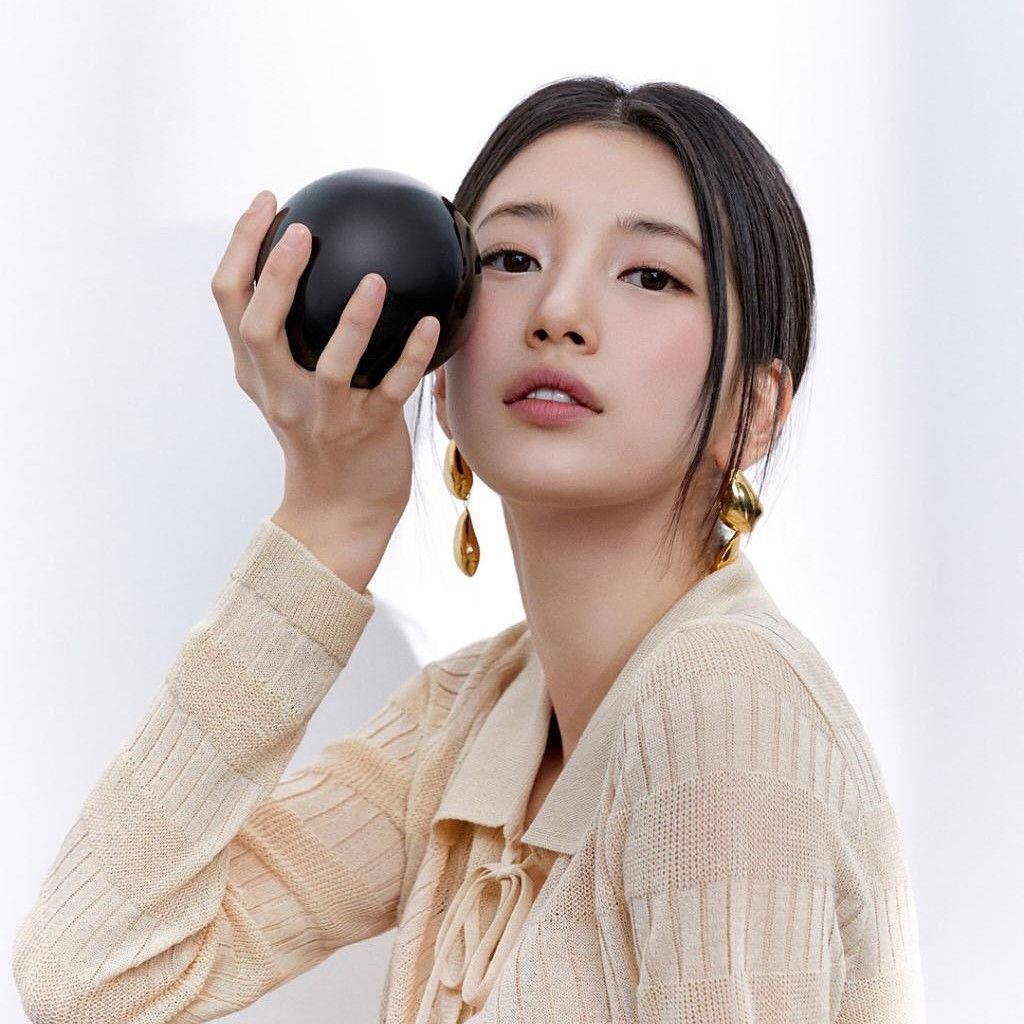 Latest photo of Bae Suzy